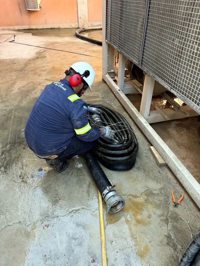 Técnico da AVAC-R em atendimento de campo